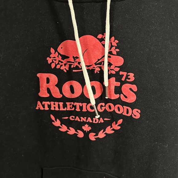 Roots Canada Women’s Black Red Pullover Hoodie Sweater With Pocket Size Medium - Picture 2 of 8